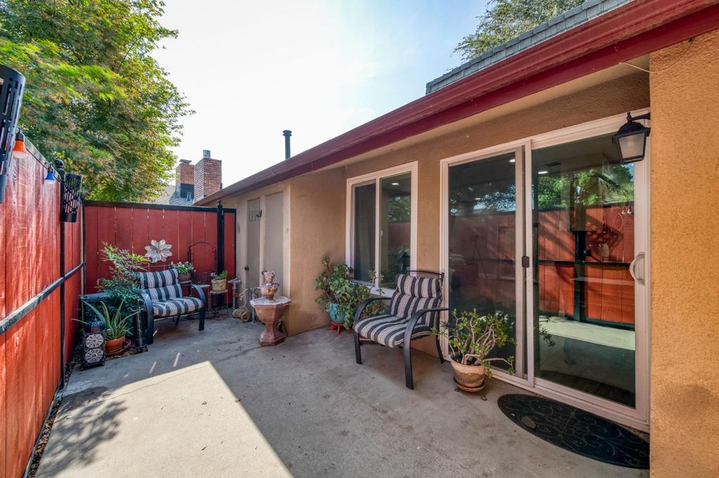 Image 16 of property listing at 5090 N College Avenue # 118, Fresno, CA 93704