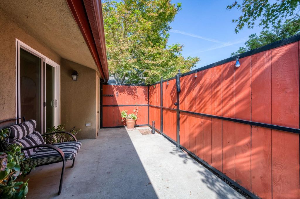 Image 17 of property listing at 5090 N College Avenue # 118, Fresno, CA 93704