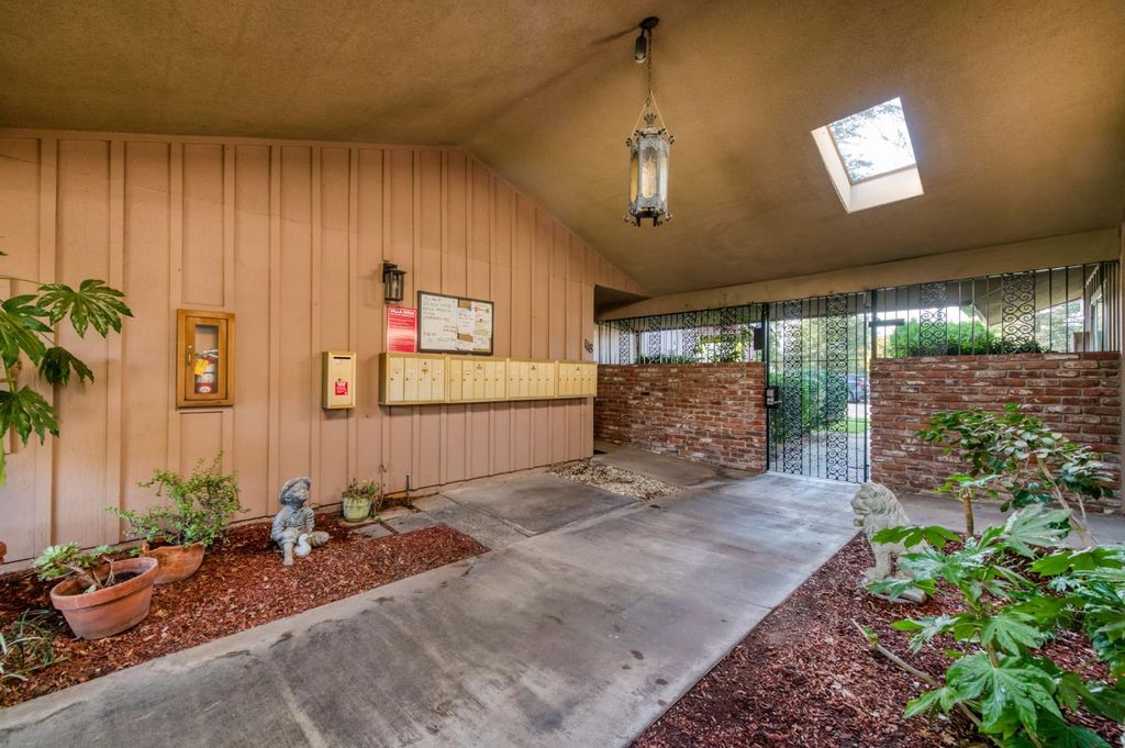 Image 18 of property listing at 5090 N College Avenue # 118, Fresno, CA 93704