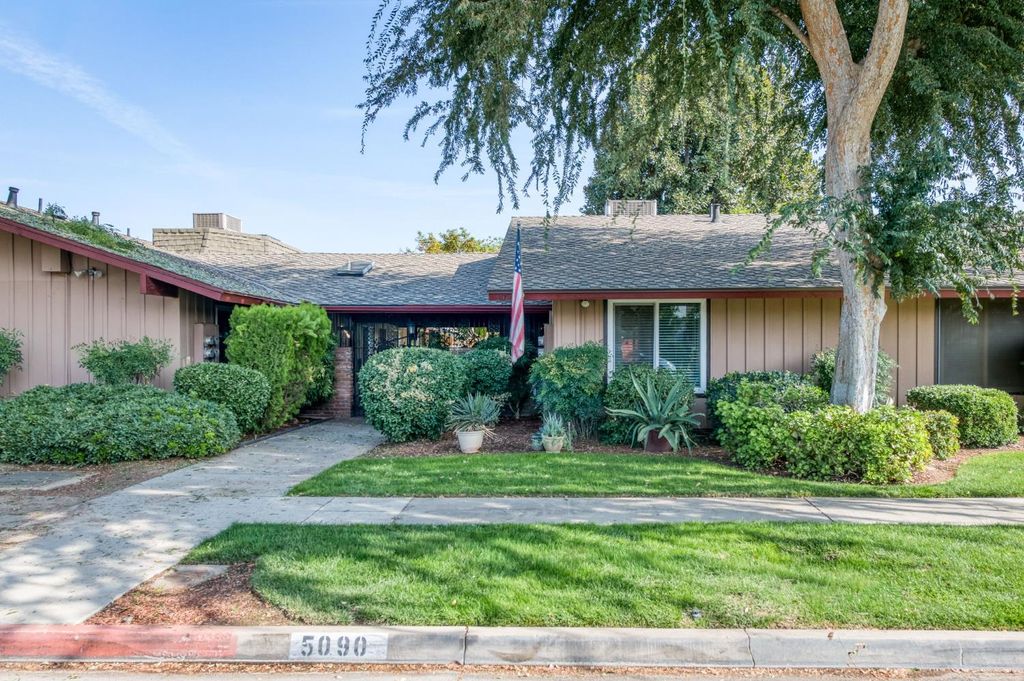 Image 2 of property listing at 5090 N College Avenue # 118, Fresno, CA 93704