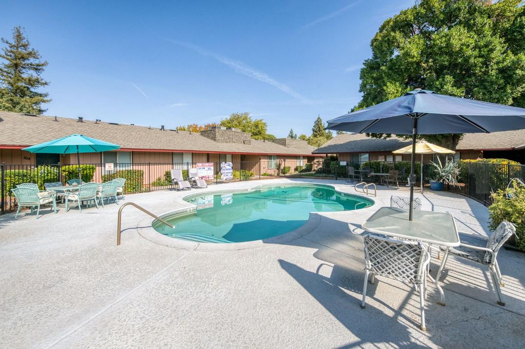 Image 20 of property listing at 5090 N College Avenue # 118, Fresno, CA 93704