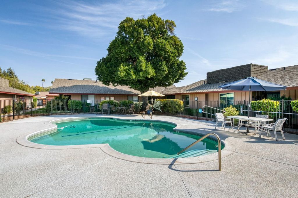 Image 21 of property listing at 5090 N College Avenue # 118, Fresno, CA 93704