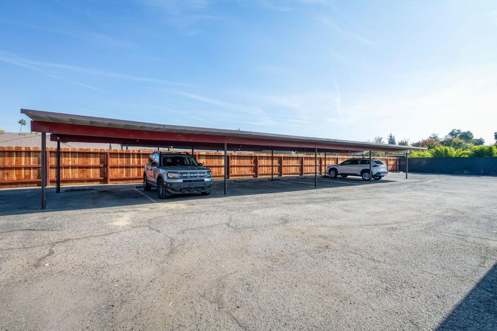 Image 25 of property listing at 5090 N College Avenue # 118, Fresno, CA 93704