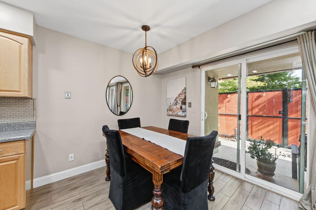 Image 6 of property listing at 5090 N College Avenue # 118, Fresno, CA 93704