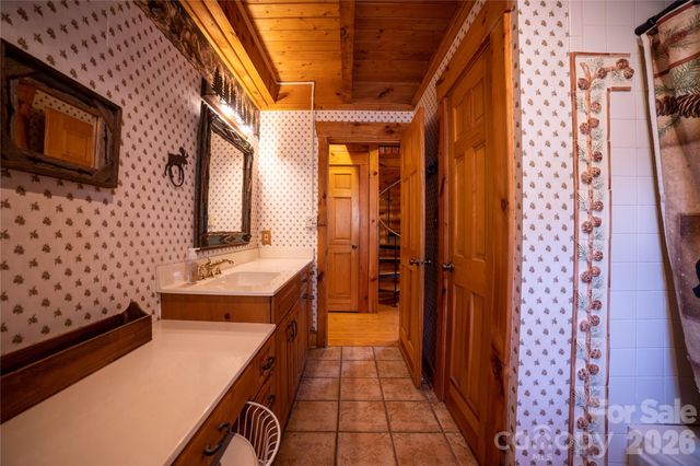 682 Rock House Road, Hot Springs, NC 28743