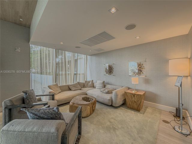 2960 NE 207th St 1104, Aventura, FL 33180