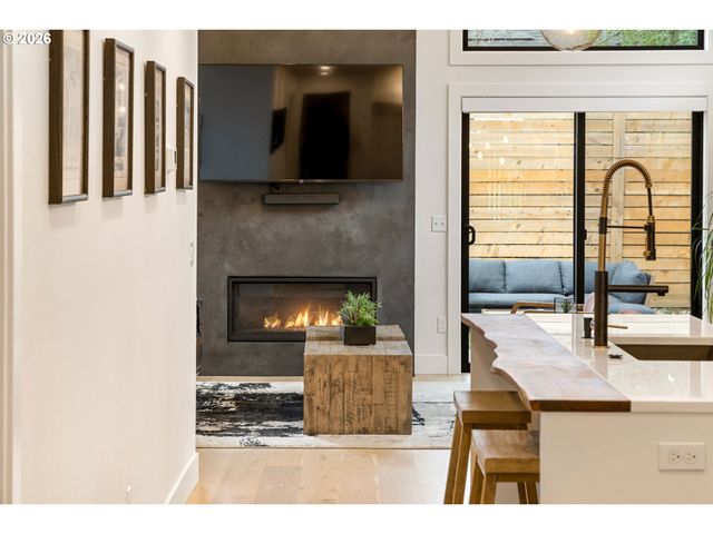 2520 Se 35TH Pl, Portland, OR 97202