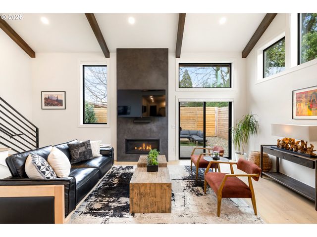 2520 Se 35TH Pl, Portland, OR 97202