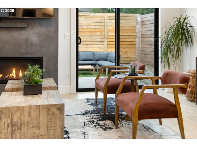 2520 Se 35TH Pl, Portland, OR 97202