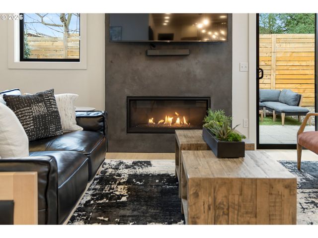 2520 Se 35TH Pl, Portland, OR 97202