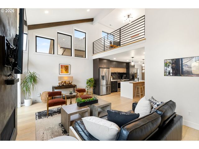 2520 Se 35TH Pl, Portland, OR 97202