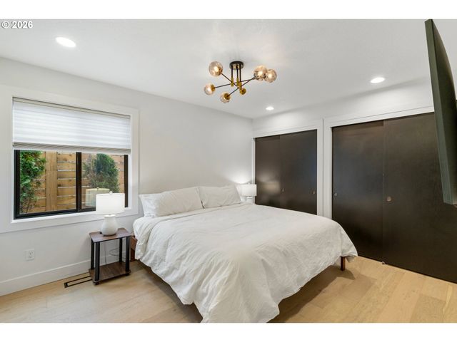 2520 Se 35TH Pl, Portland, OR 97202