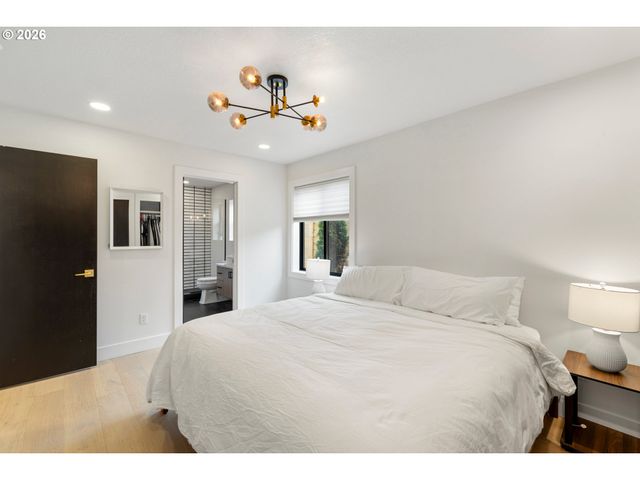 2520 Se 35TH Pl, Portland, OR 97202