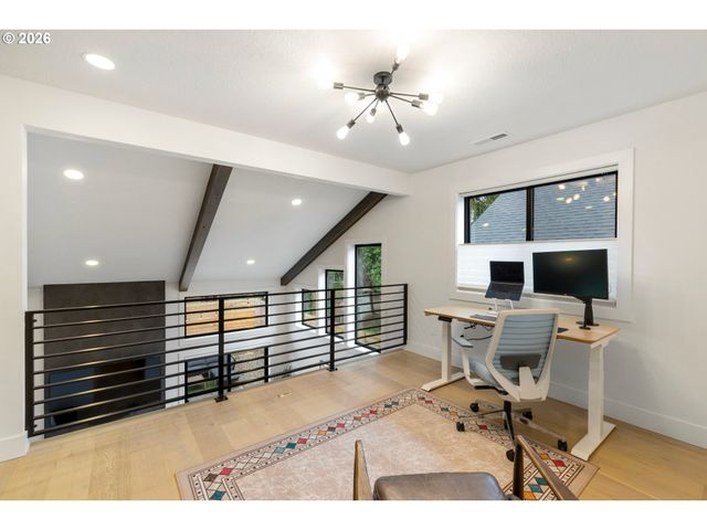 2520 Se 35TH Pl, Portland, OR 97202