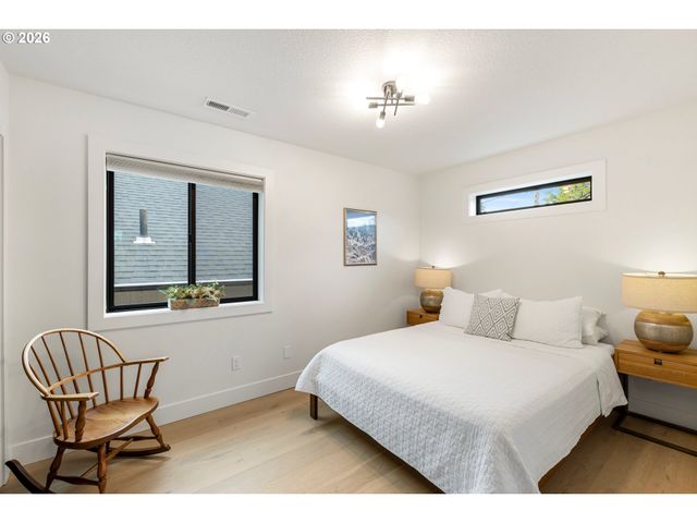 2520 Se 35TH Pl, Portland, OR 97202