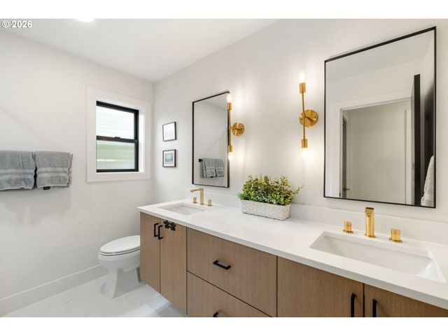 2520 Se 35TH Pl, Portland, OR 97202