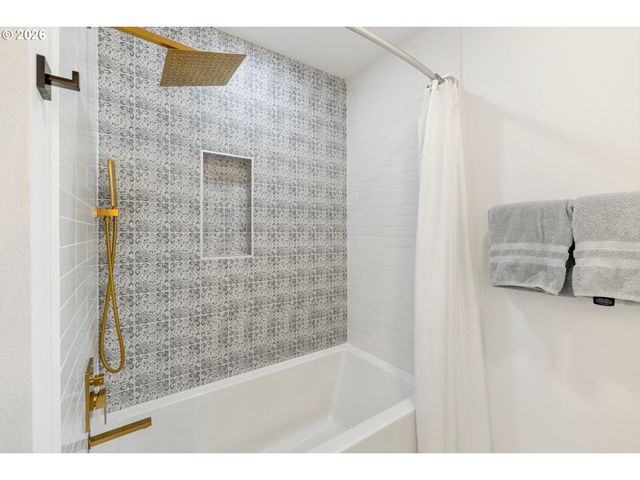 2520 Se 35TH Pl, Portland, OR 97202