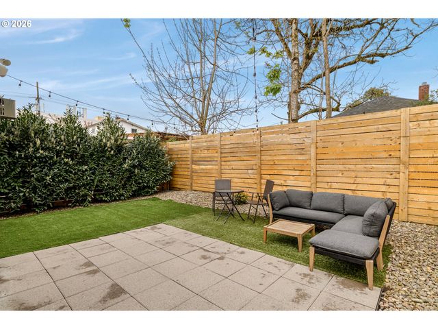 2520 Se 35TH Pl, Portland, OR 97202