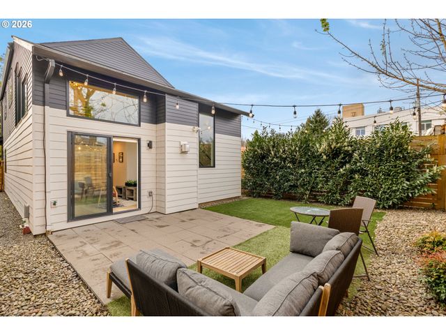 2520 Se 35TH Pl, Portland, OR 97202