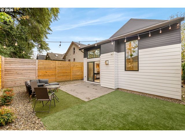 2520 Se 35TH Pl, Portland, OR 97202