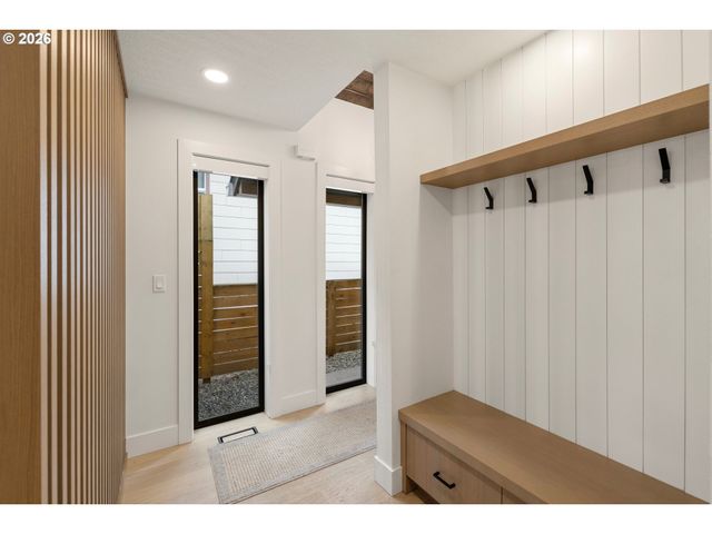 2520 Se 35TH Pl, Portland, OR 97202