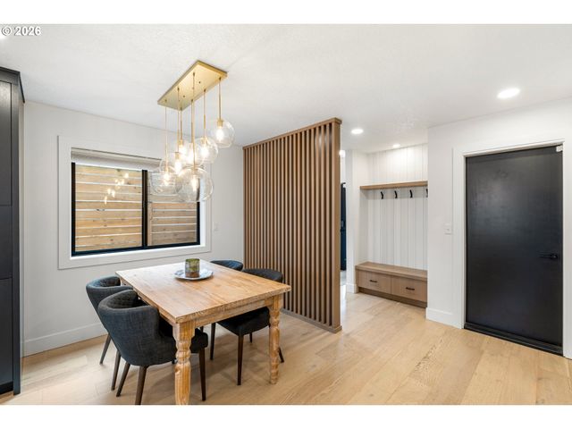 2520 Se 35TH Pl, Portland, OR 97202