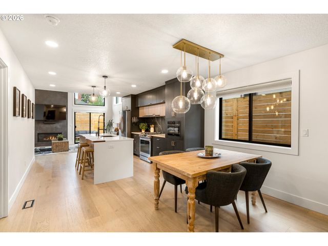 2520 Se 35TH Pl, Portland, OR 97202