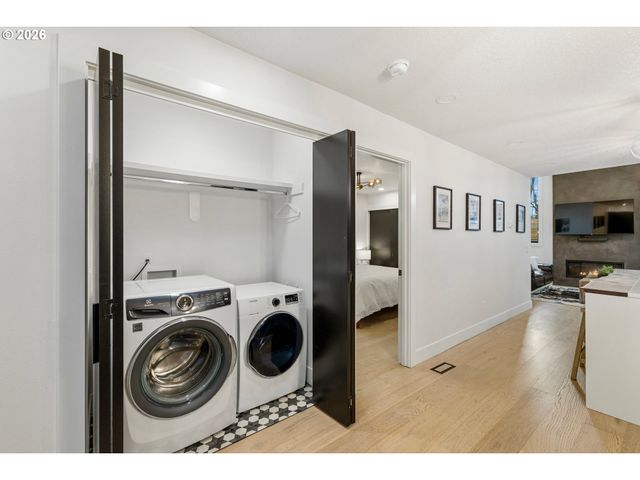 2520 Se 35TH Pl, Portland, OR 97202