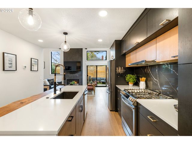 2520 Se 35TH Pl, Portland, OR 97202