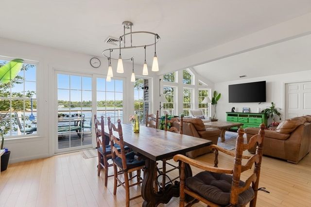 214 Echo Cove Road, Hamilton, MA 01982