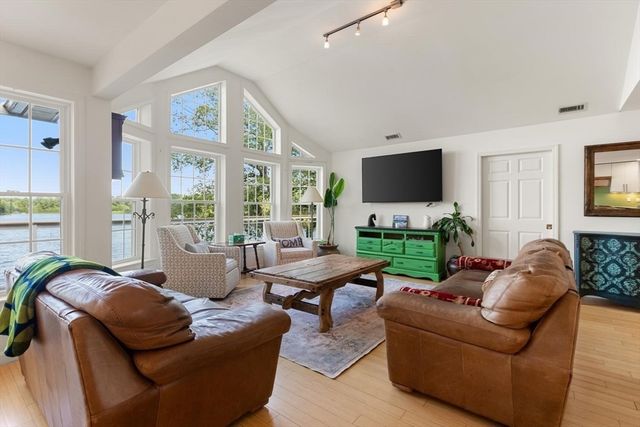 214 Echo Cove Road, Hamilton, MA 01982
