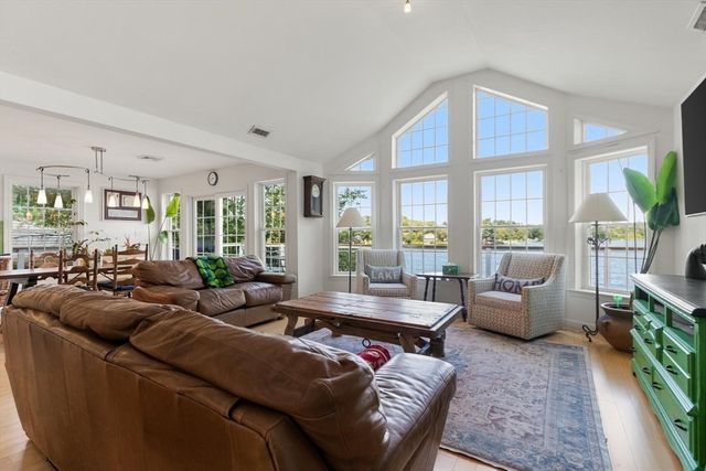 214 Echo Cove Road, Hamilton, MA 01982