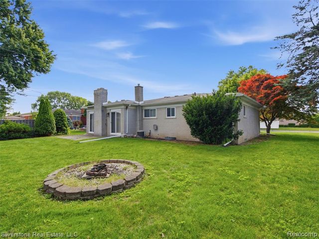 30314 Birch Tree Drive, Warren, MI 48093