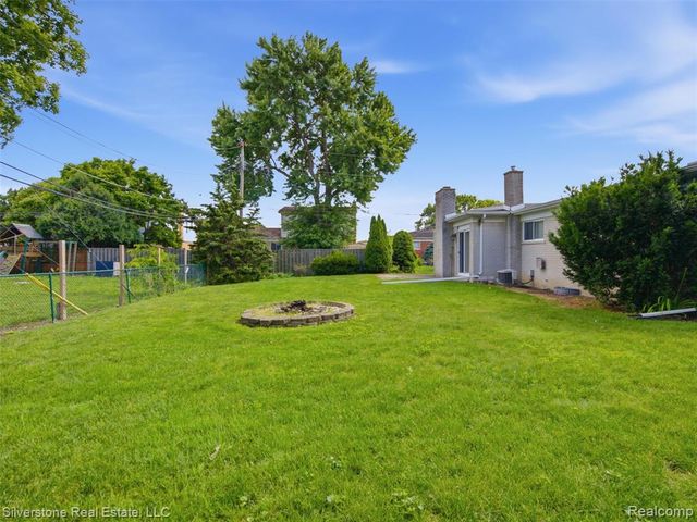 30314 Birch Tree Drive, Warren, MI 48093