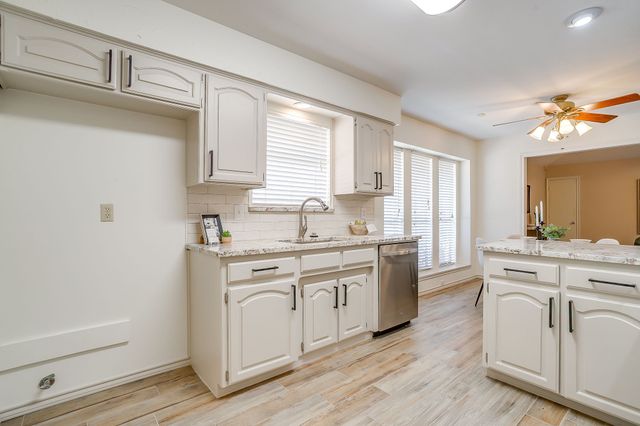 2907 Creekwood Drive, Grapevine, TX 76051