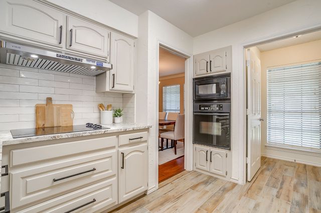 2907 Creekwood Drive, Grapevine, TX 76051