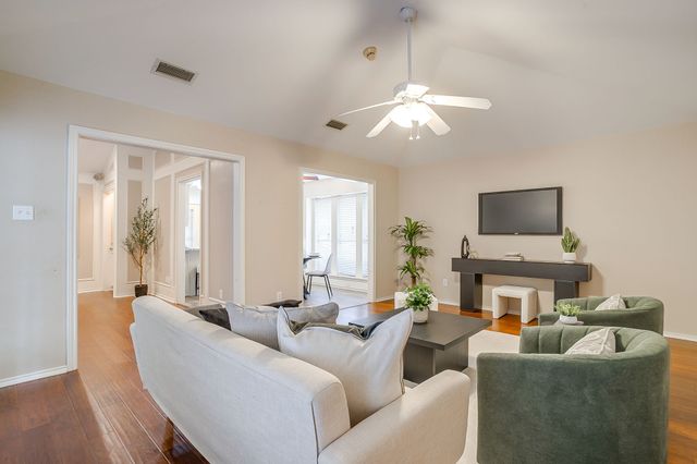 2907 Creekwood Drive, Grapevine, TX 76051