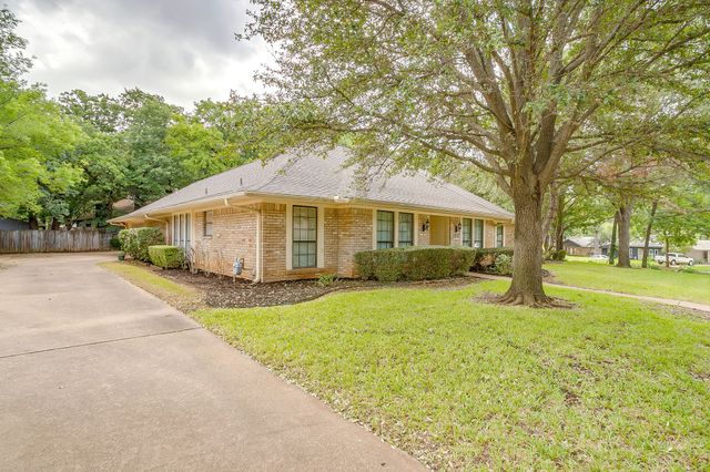 2907 Creekwood Drive, Grapevine, TX 76051