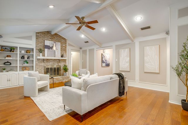 2907 Creekwood Drive, Grapevine, TX 76051
