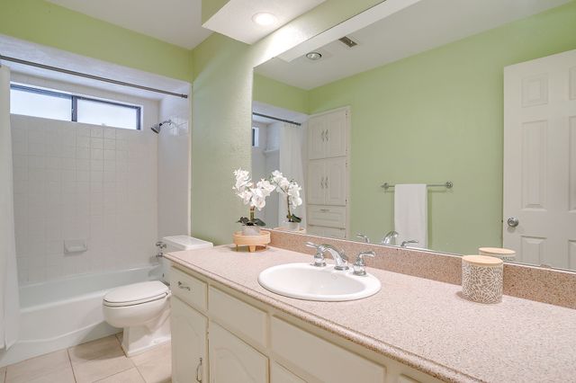 2907 Creekwood Drive, Grapevine, TX 76051