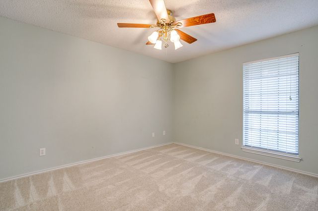 2907 Creekwood Drive, Grapevine, TX 76051
