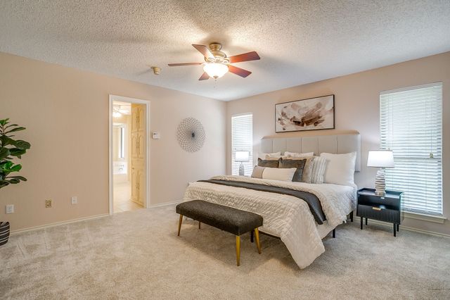 2907 Creekwood Drive, Grapevine, TX 76051
