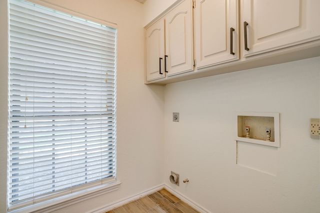 2907 Creekwood Drive, Grapevine, TX 76051