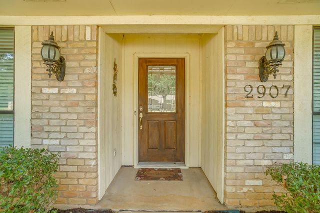 2907 Creekwood Drive, Grapevine, TX 76051