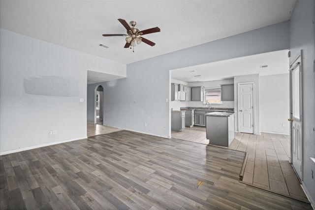 907 Marigold Road, Baytown, TX 77521