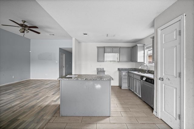 907 Marigold Road, Baytown, TX 77521