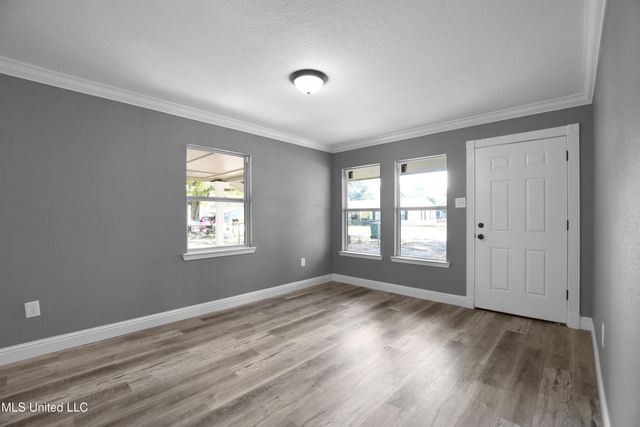 2416 N Sycamore Street, Pascagoula, MS 39581