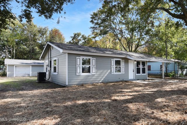 2416 N Sycamore Street, Pascagoula, MS 39581
