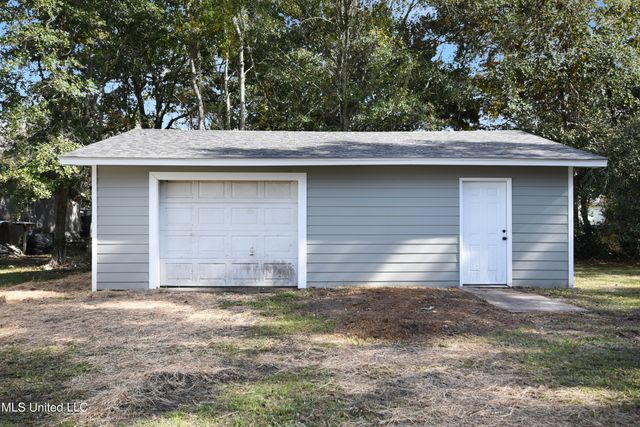2416 N Sycamore Street, Pascagoula, MS 39581