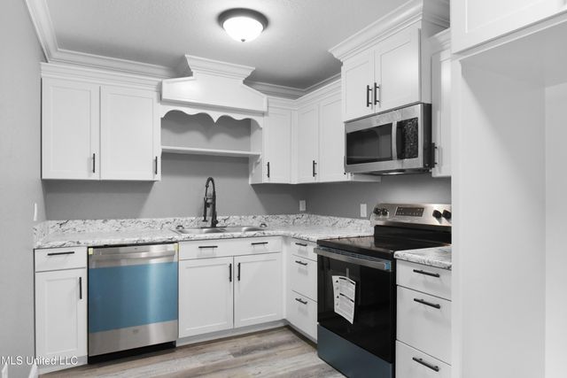 2416 N Sycamore Street, Pascagoula, MS 39581